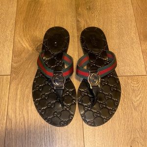 Gucci women’s thong sandals!